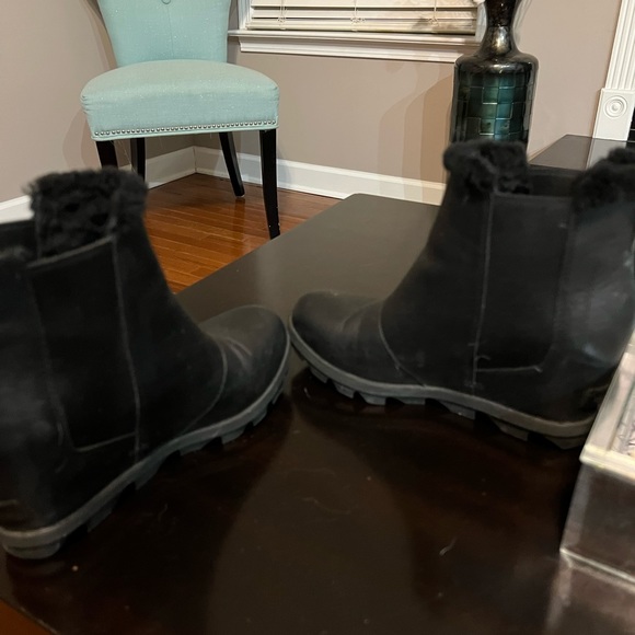 Sorel boots - Picture 2 of 4